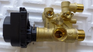 20040783С Гидрогруппа левая латунь (Хитлюкс NGB 210 (с 3-х ходовым в сборе)