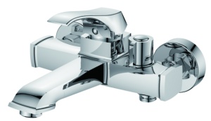 Смеситель для ванны кор. излив L3242 латунь